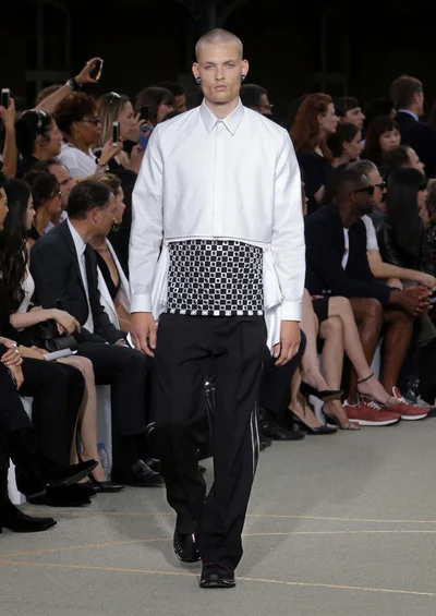 Look 48